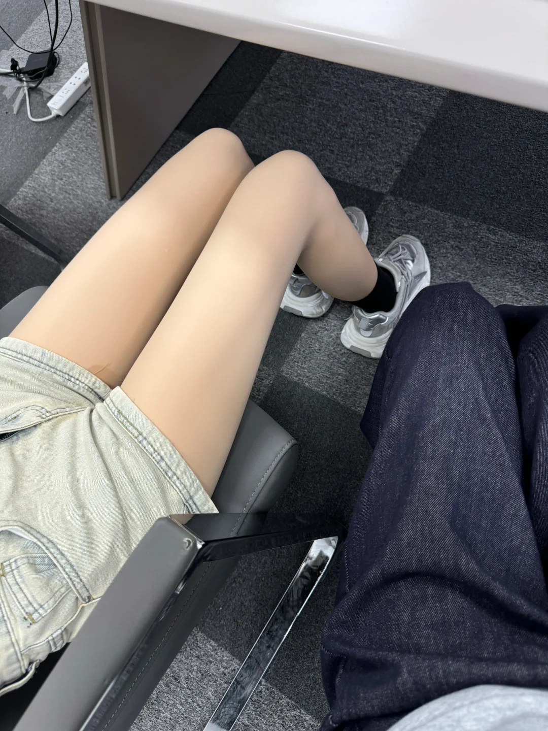 哇趣！被朋友的腿狠狠硬控五分钟！！