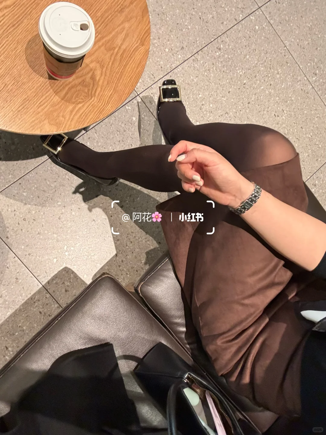 OOTD，秋冬天超爱的巧克力色丝袜~