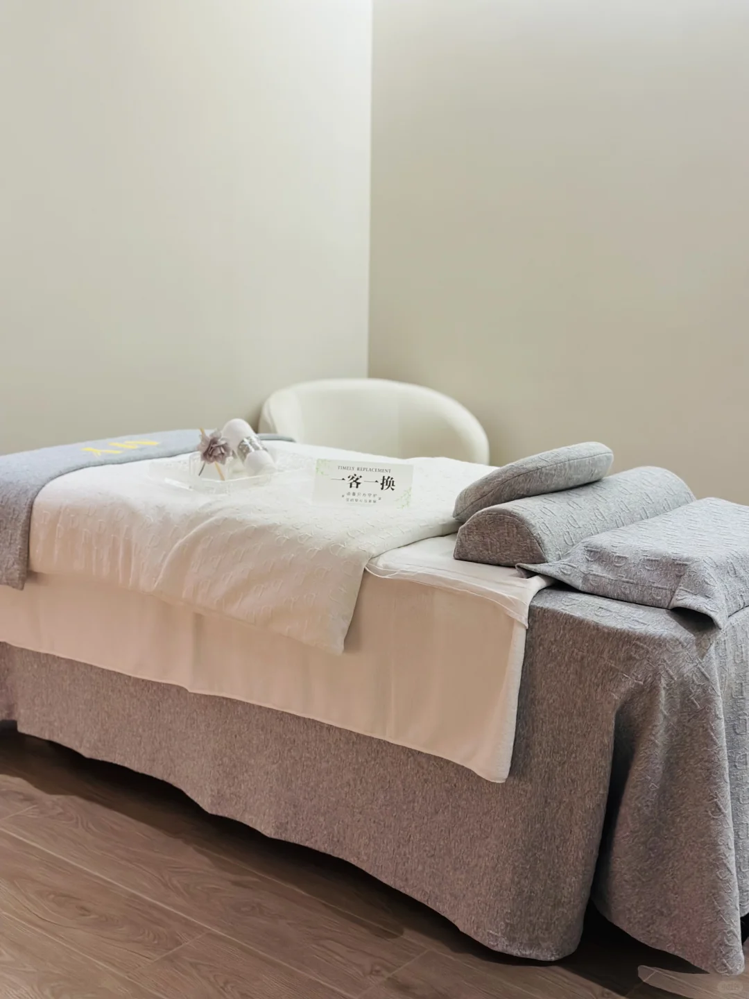 素颜出门探店 做完换了一张脸