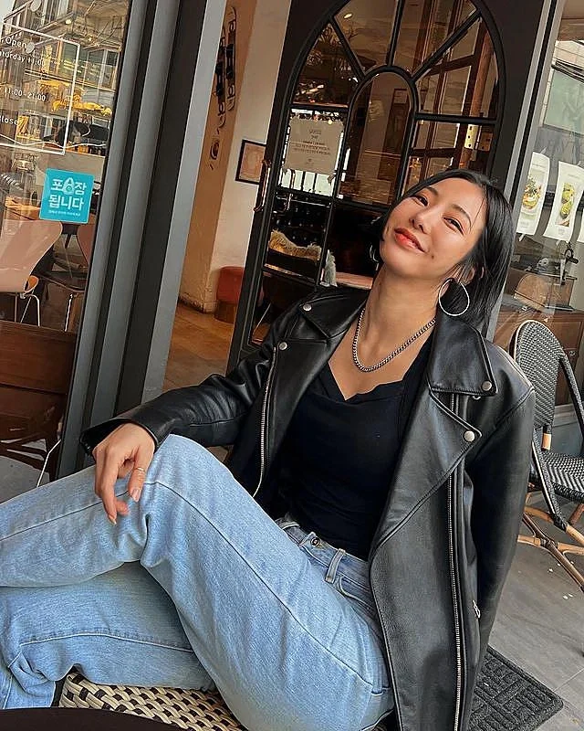 [ins美女]五官精致的大长腿女神模特写真