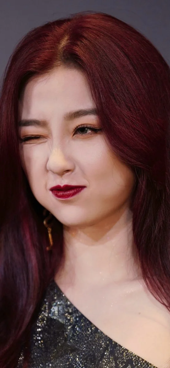 虞书欣 烈艳红唇高级 美的