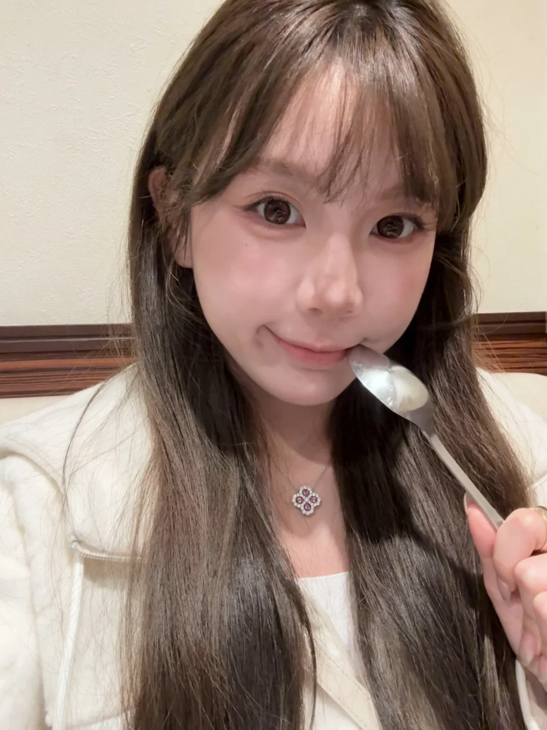 存一些吃饭的拍照姿势📸