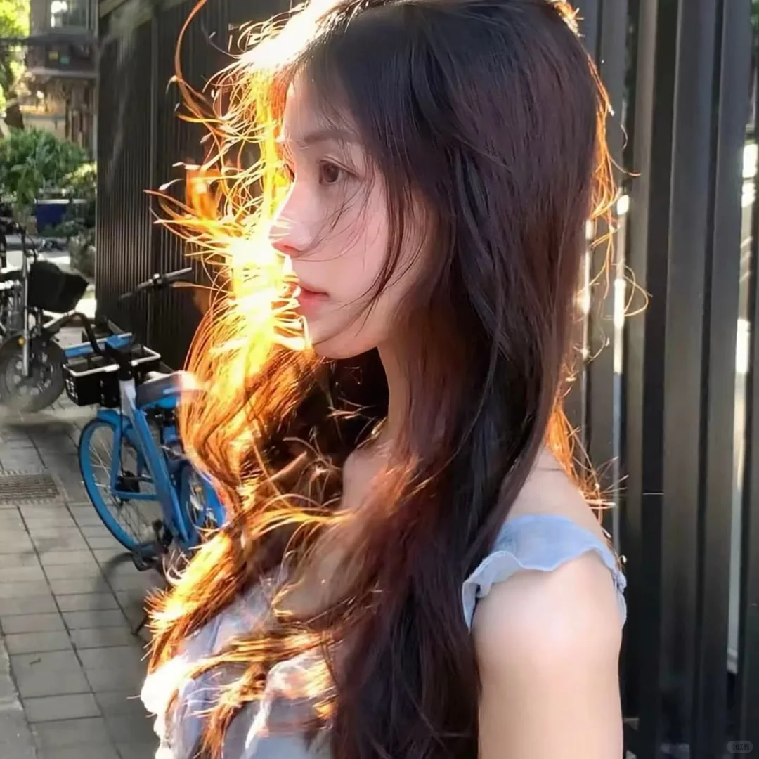 WeChat女头 | 丁达尔效应出现光就有了形状