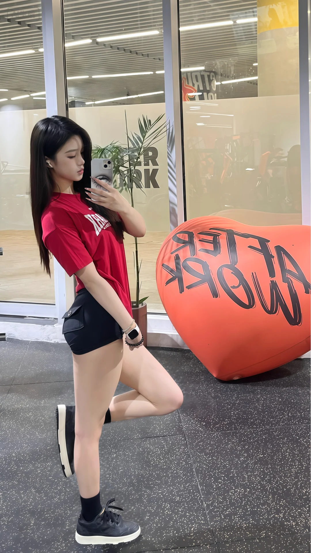 很萌的一健身女