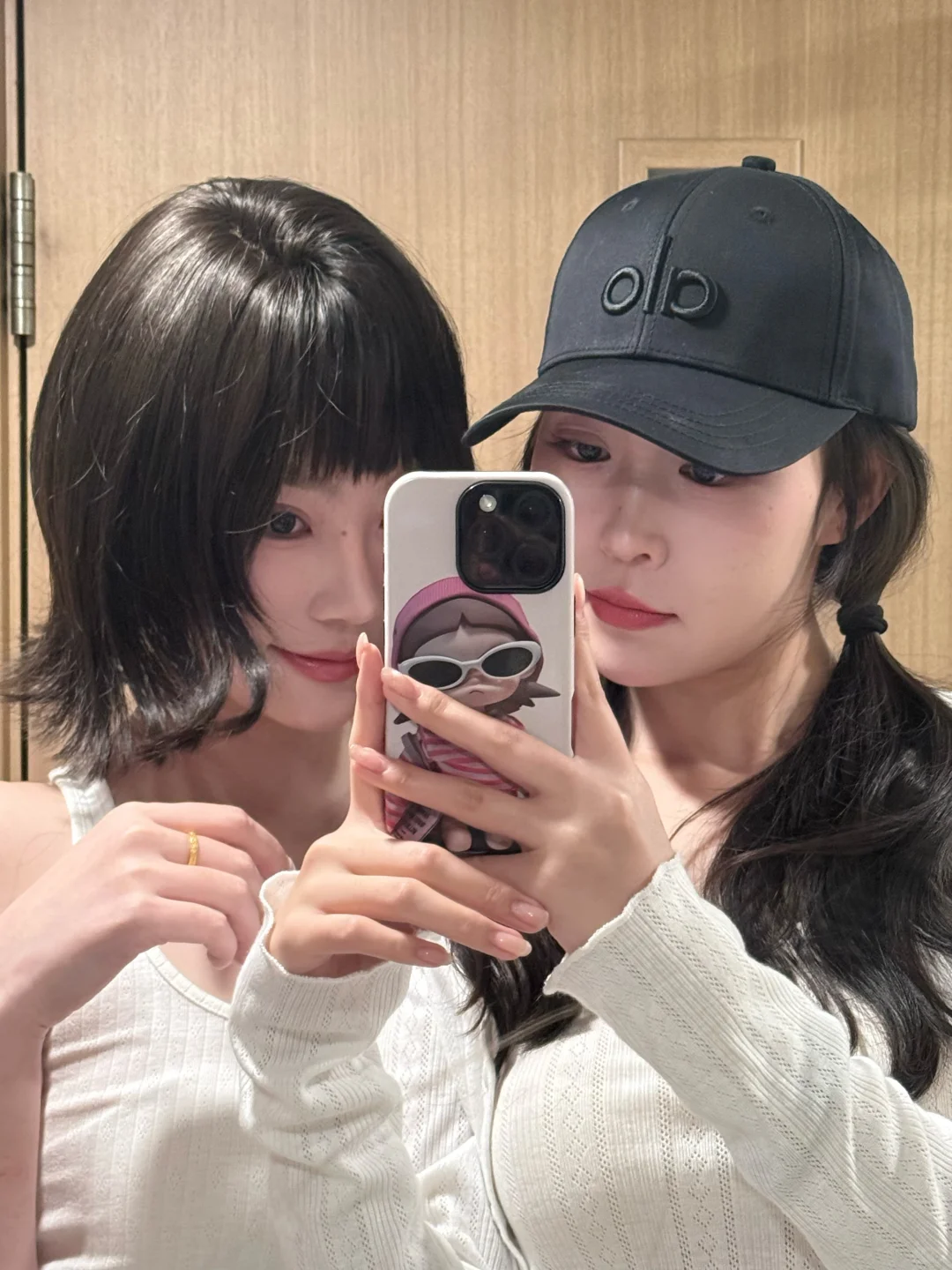 好漂亮一俩女的