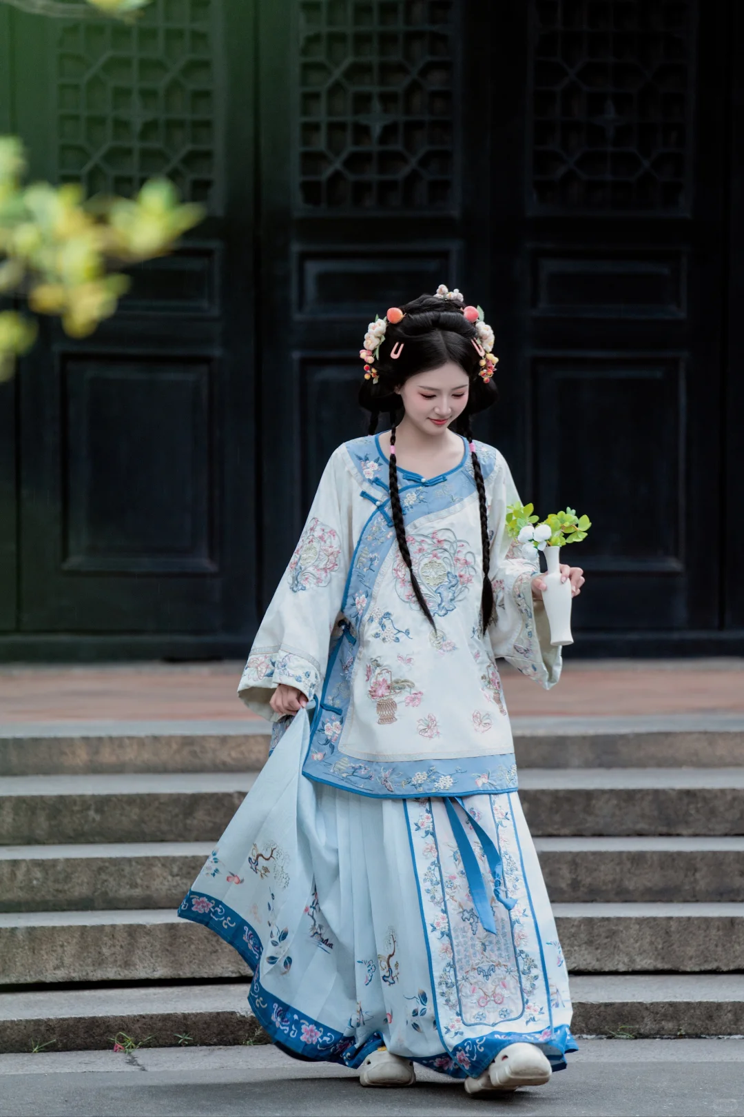 可爱型清汉女拍照姿势