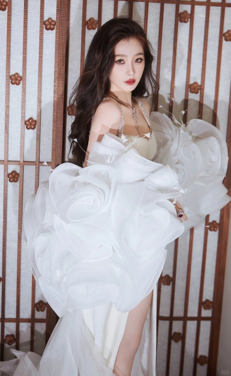 #虞书欣纯欲天花板！白裙飘飘仙气十足