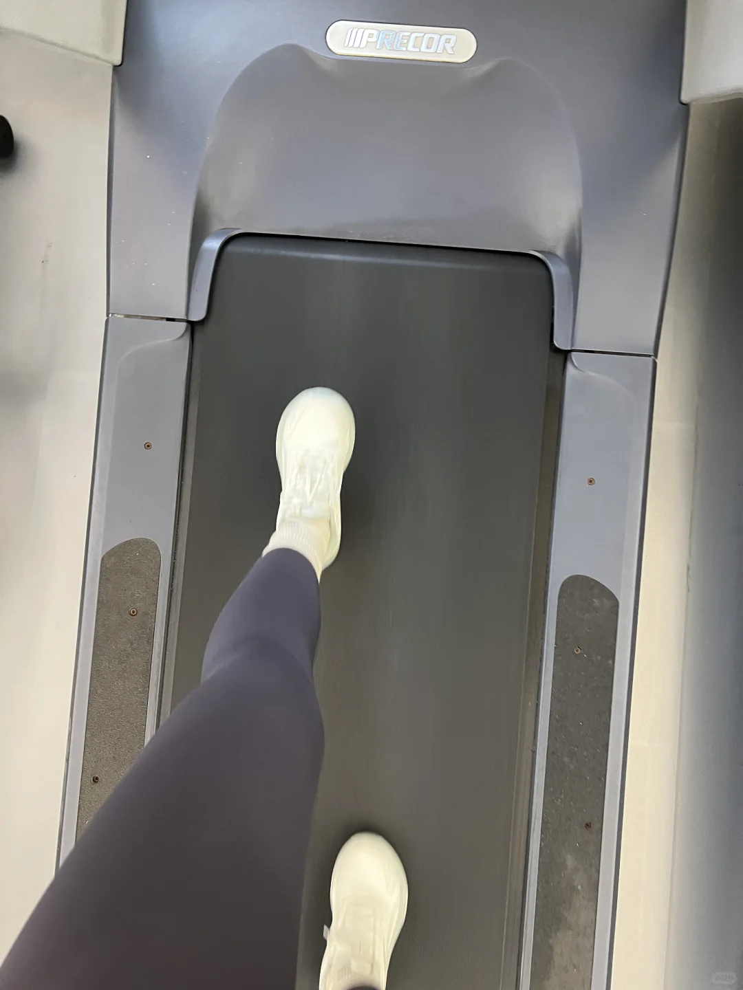 当我开始在跑步机上🏃🏻‍♀️