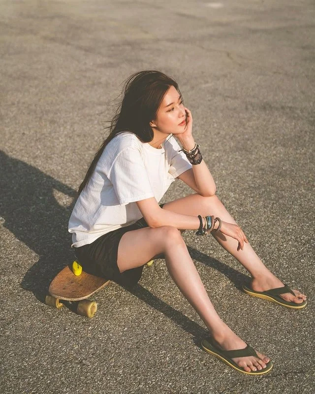 [ins美女]五官精致的大长腿美女模特写真