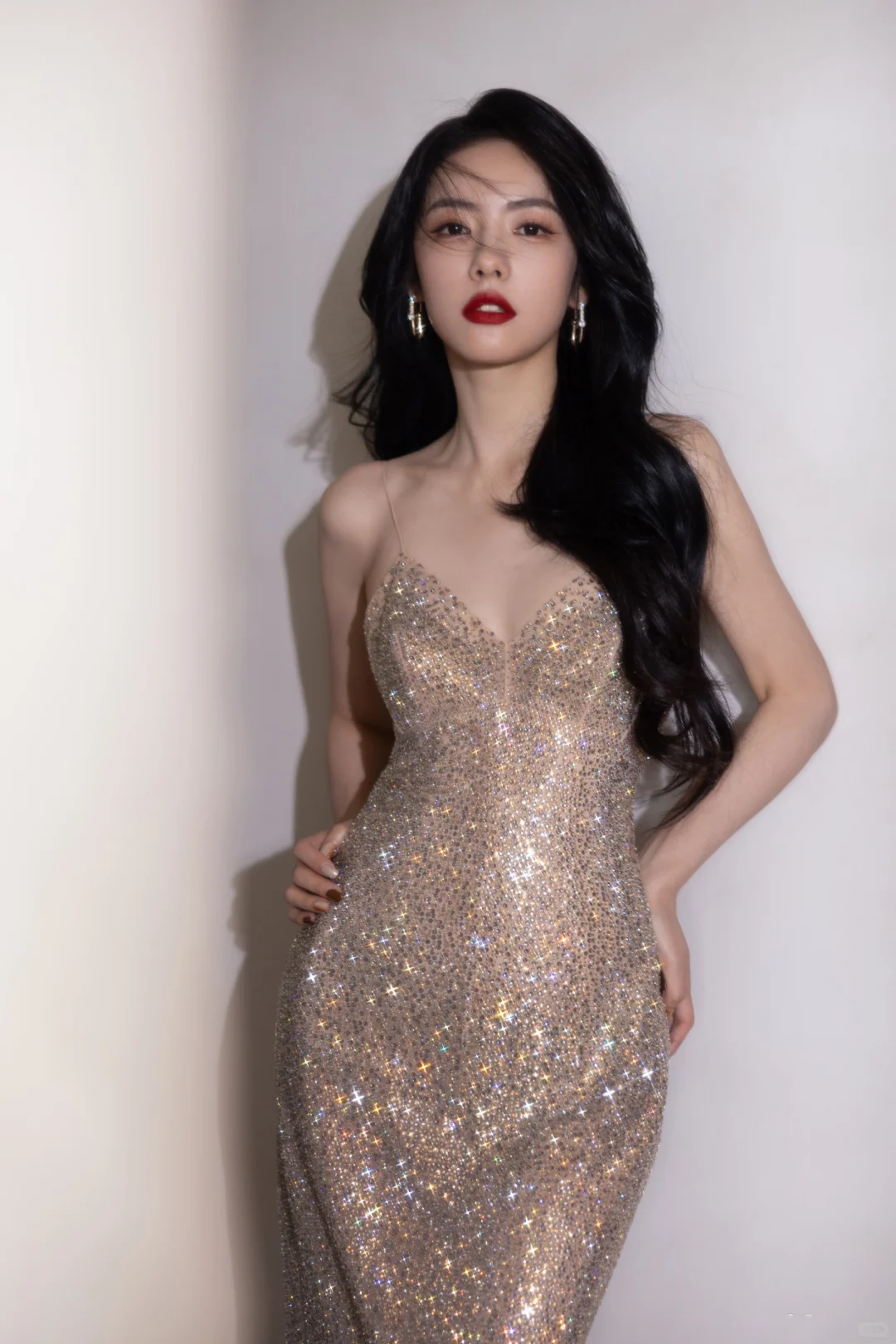 蔡文静 | 红唇卷发，闪钻礼裙曼妙婀娜