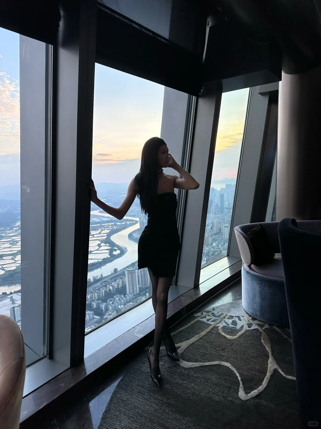 放轻松 你不是第一个拜倒在我高跟鞋下的人