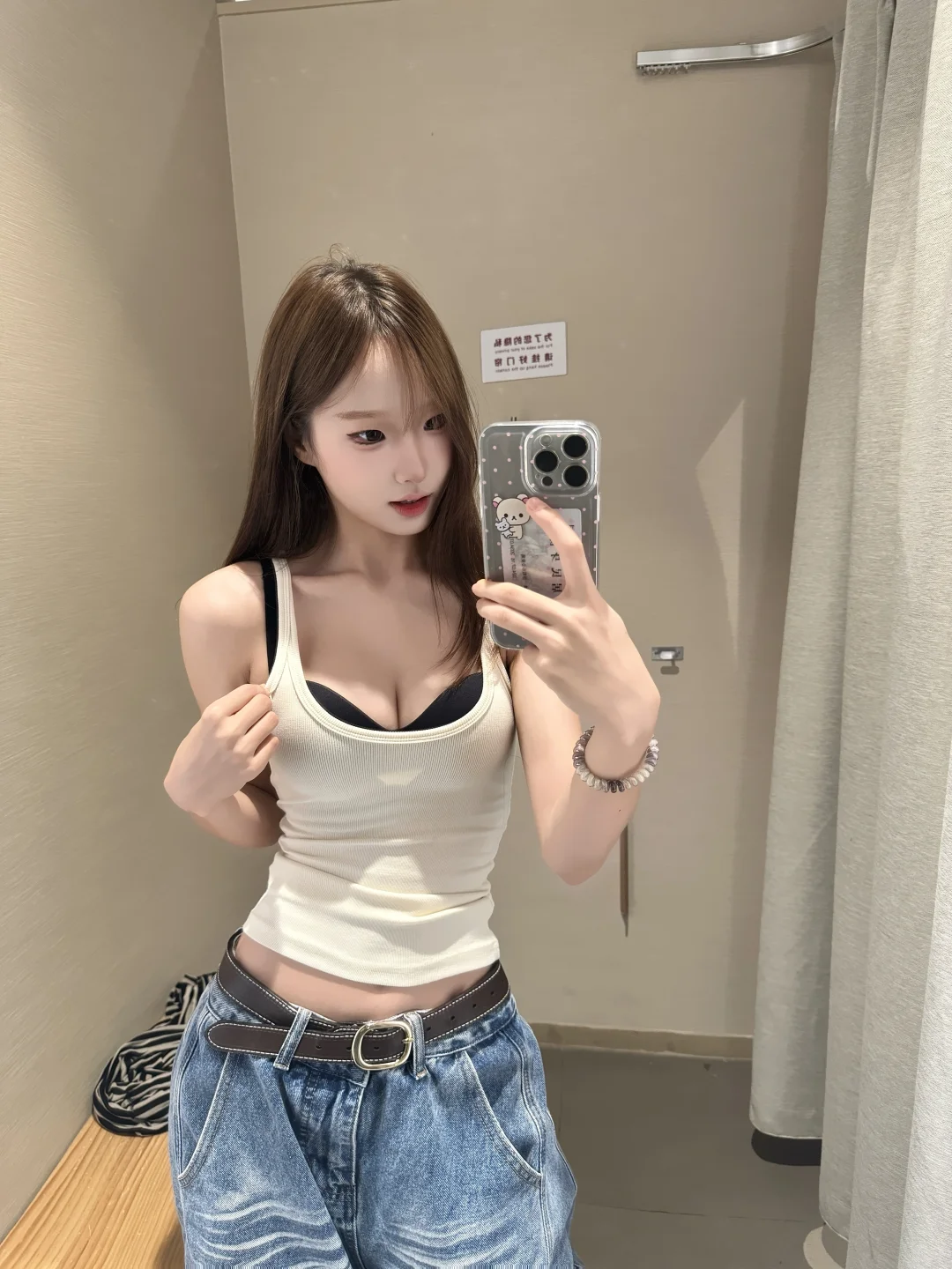 想把这件内衣和背心锁在身上