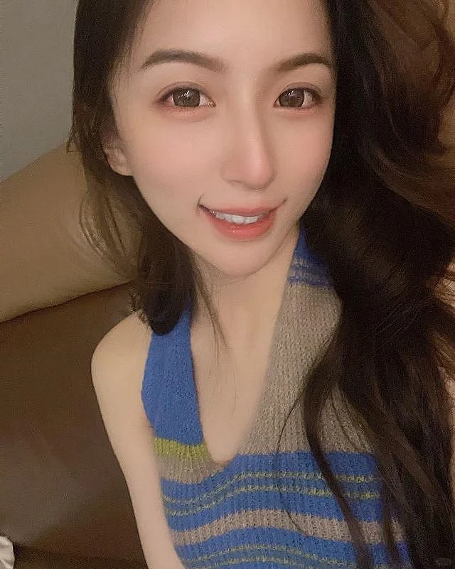 ins美女:五官精致的大长腿美女写真5