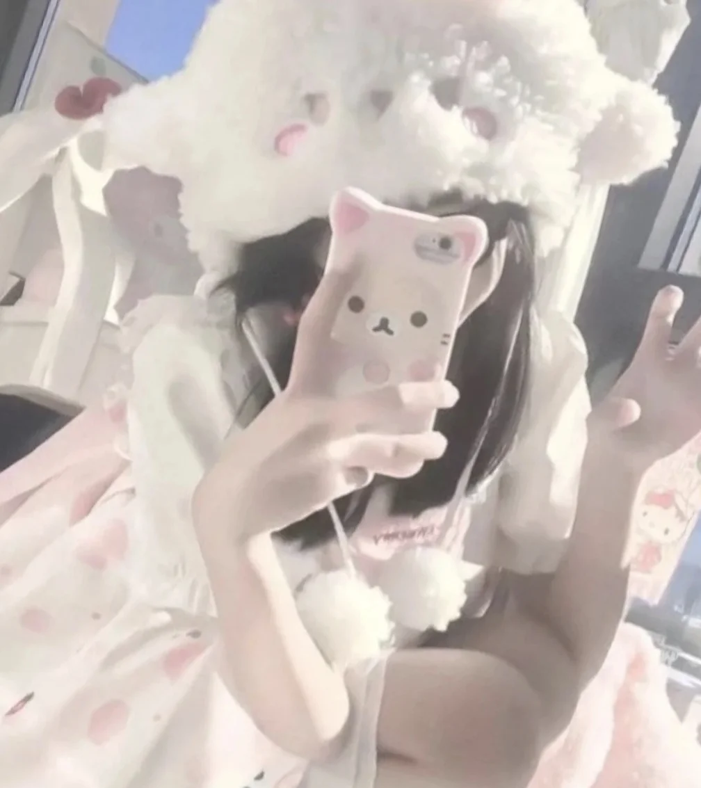 收藏的女头像➕背景（非本人）什么类型都有