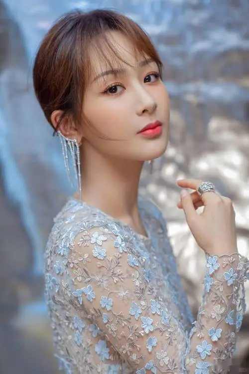 温婉佳人魅力四射