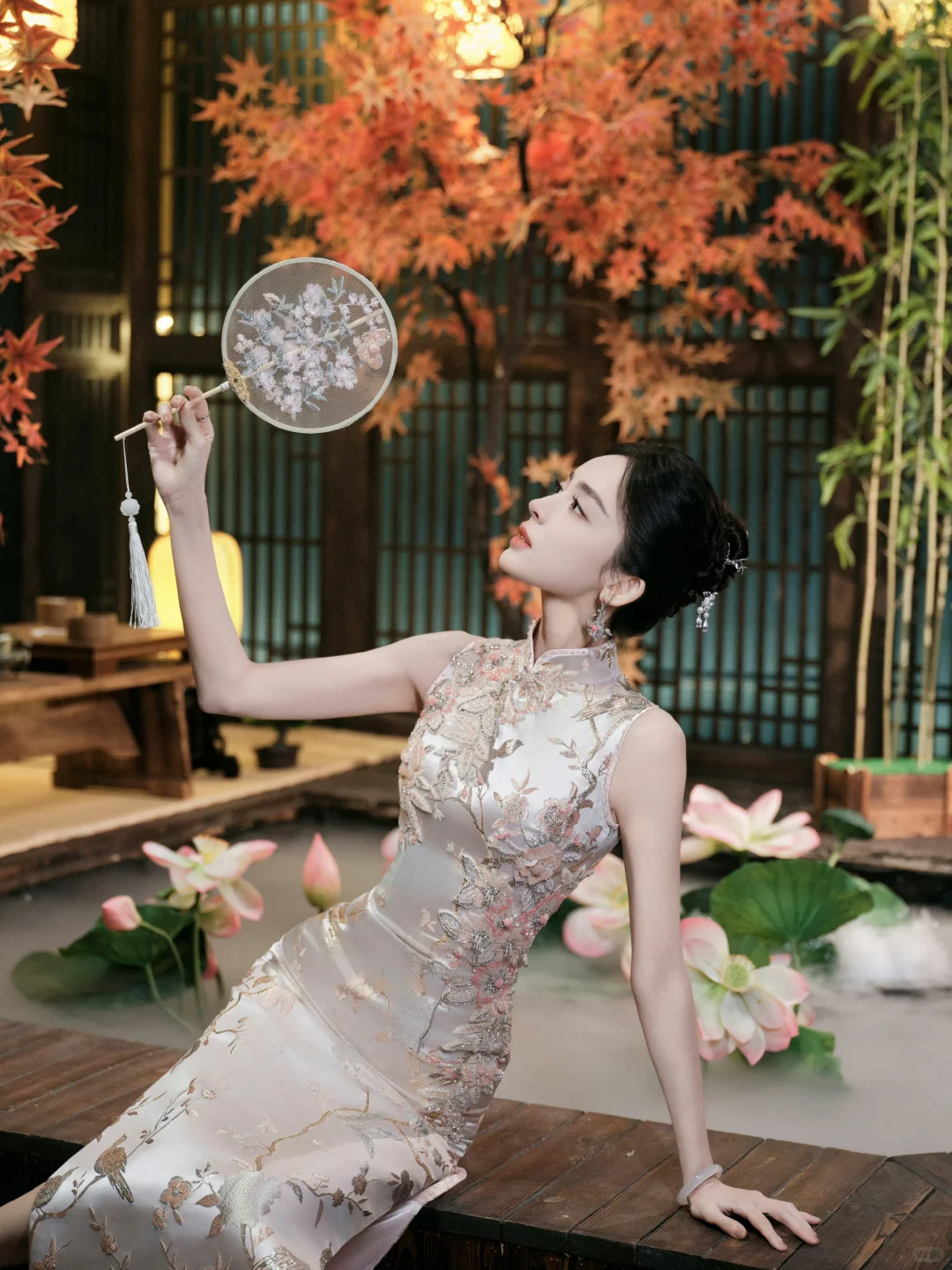 娜扎 刺绣旗袍 玲珑曲线