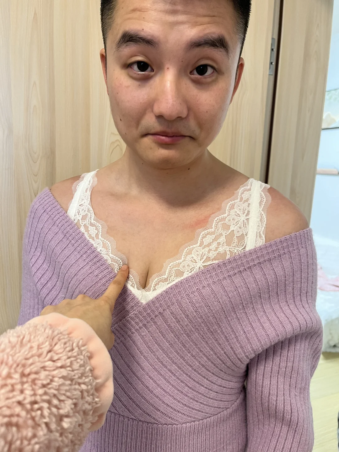 他非要感受蕾丝都能有沟的快乐😅