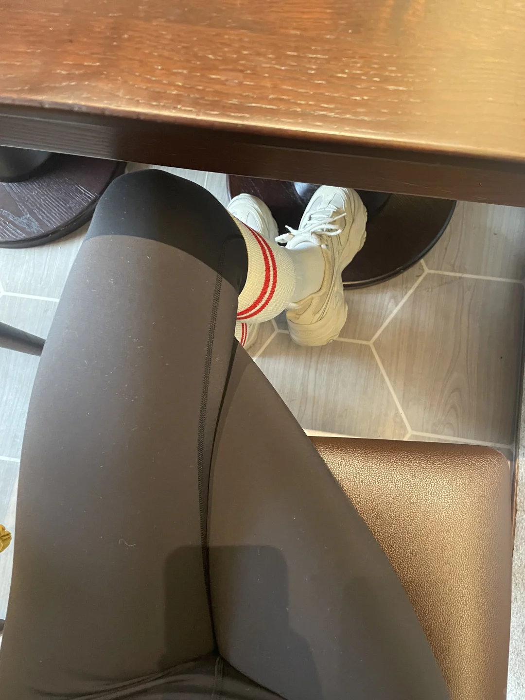 今天超酷的一双腿～～～