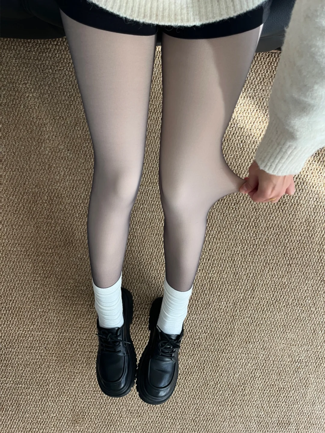 加绒黑丝配白袜真的会很奇怪吗？