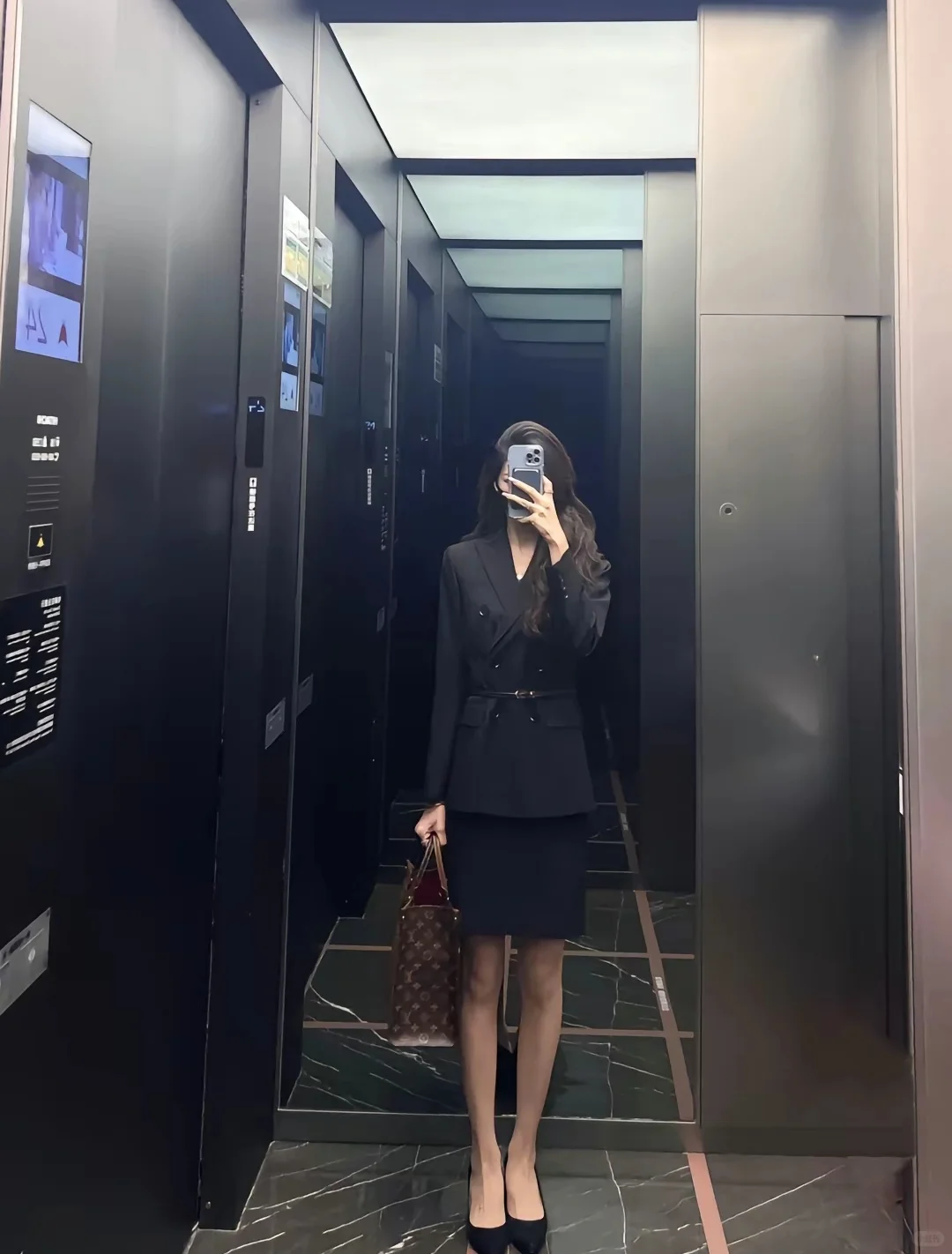 3月职场穿搭 | 全年龄段都爱的通勤美学