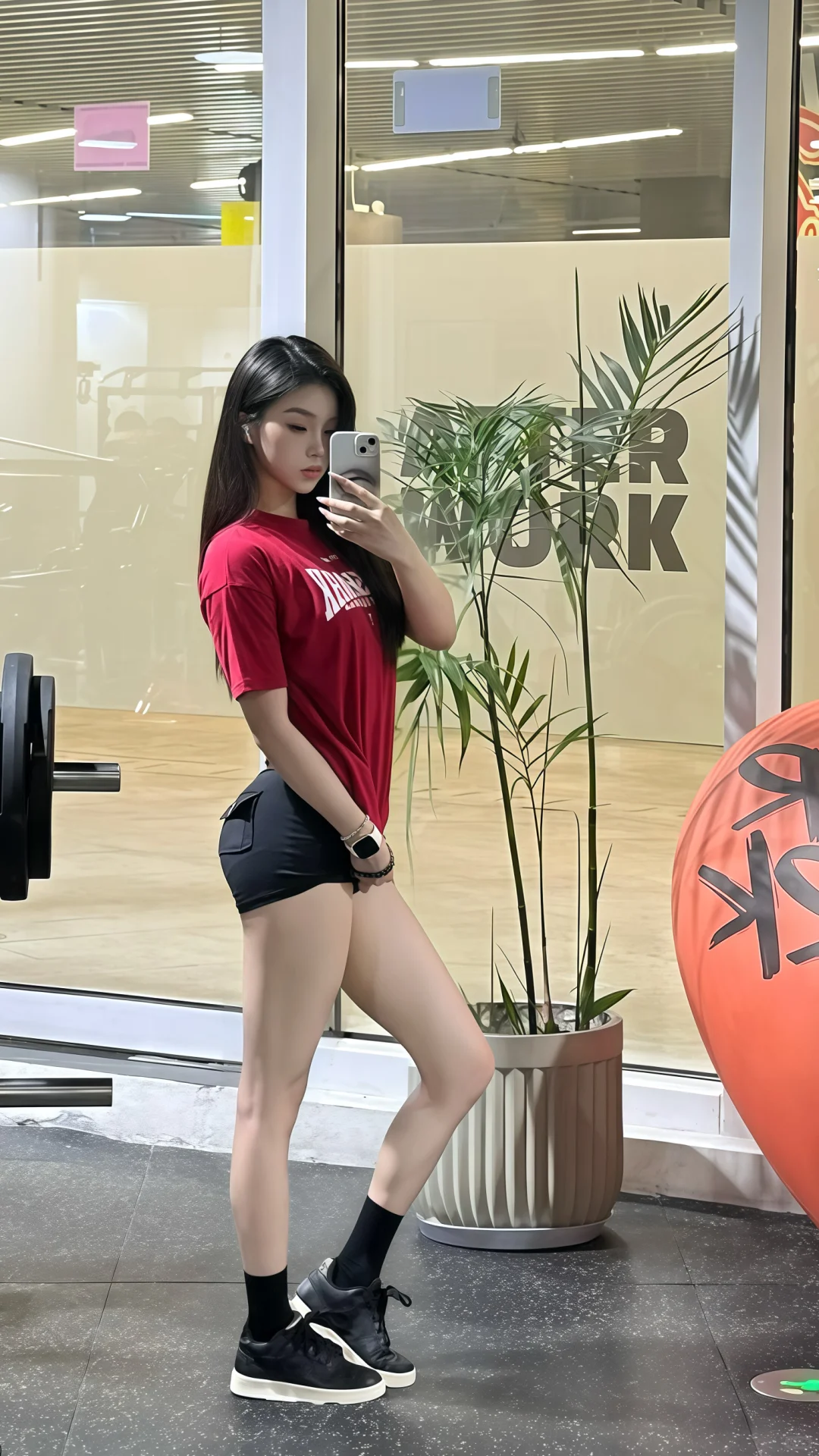 很萌的一健身女