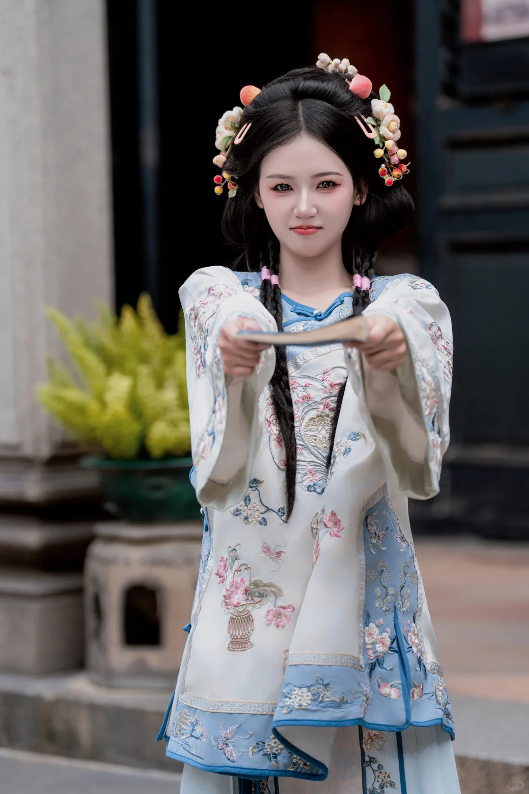 可爱型清汉女拍照姿势