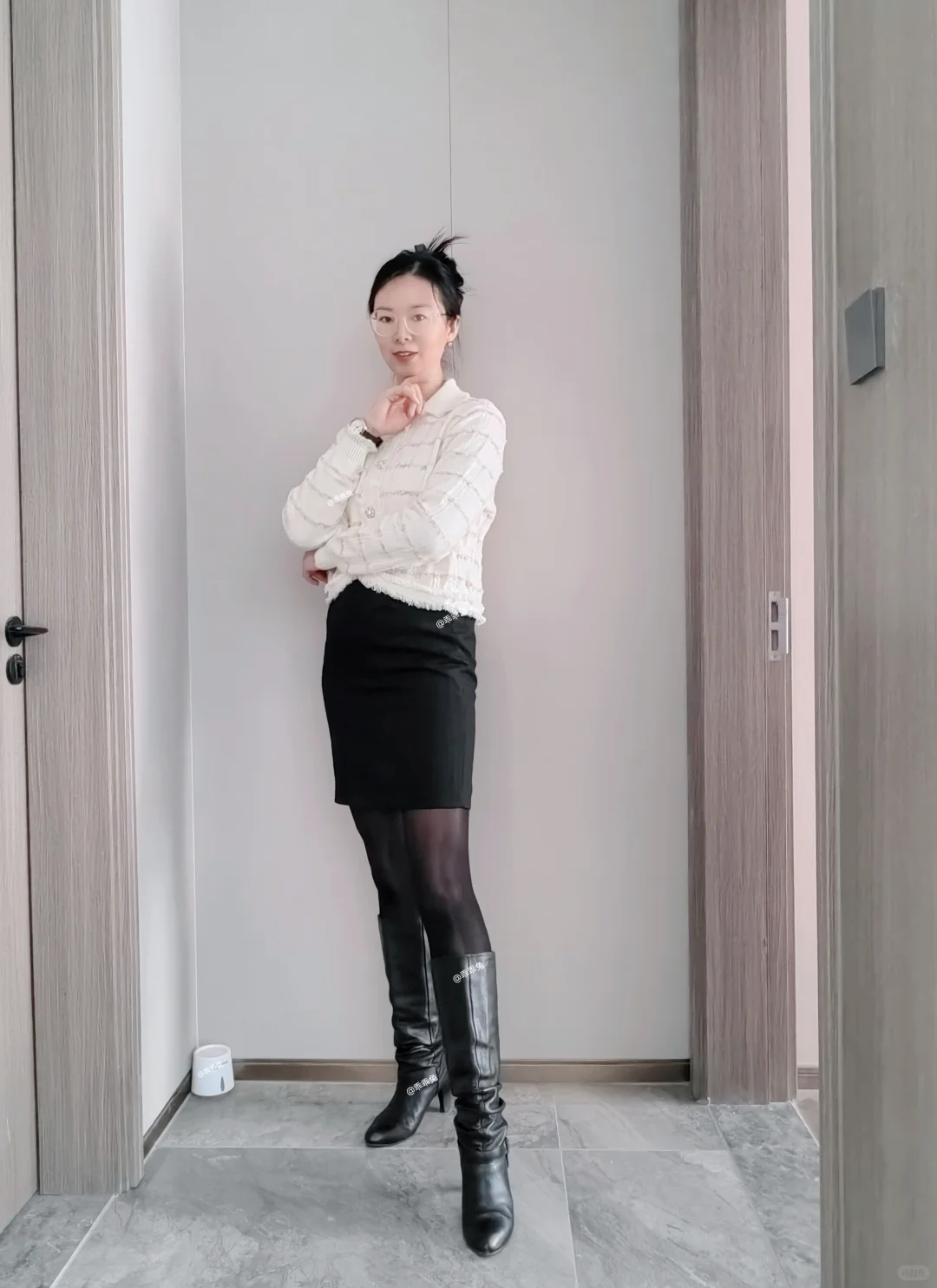 奶白毛衣➕包臀裙+长靴｜秋冬氛围感拿捏