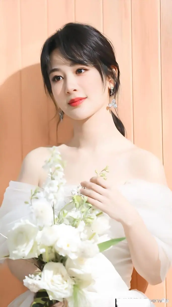 温婉佳人魅力四射