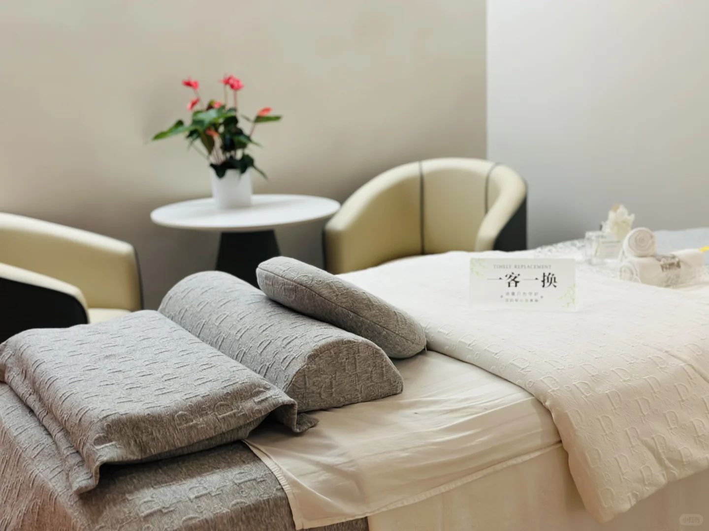 素颜出门探店 做完换了一张脸