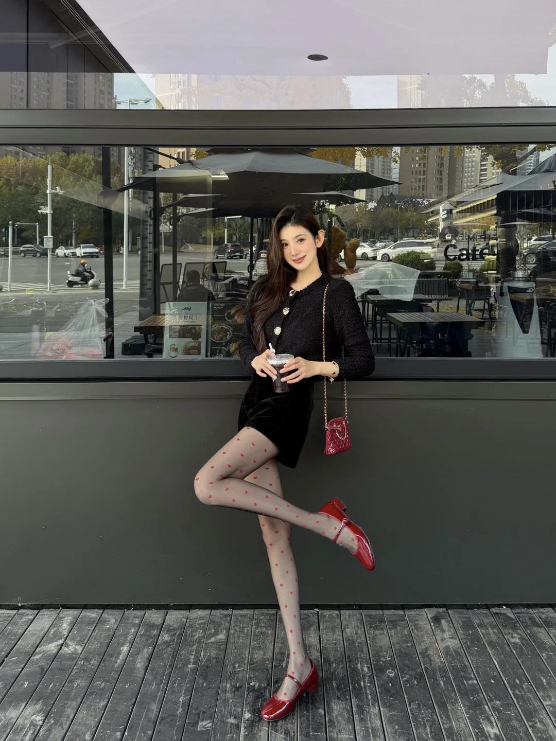 绿大衣➕红丝袜 绝美！