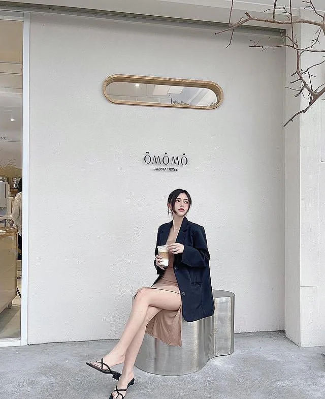 [ins美女]长相甜美的大长腿美女模特写真3