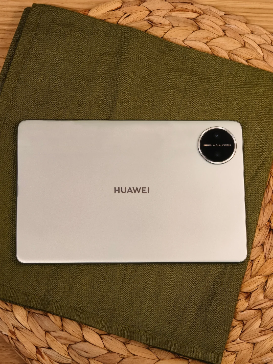 可爱治愈壁纸，华为小平板的绿色护眼壁纸