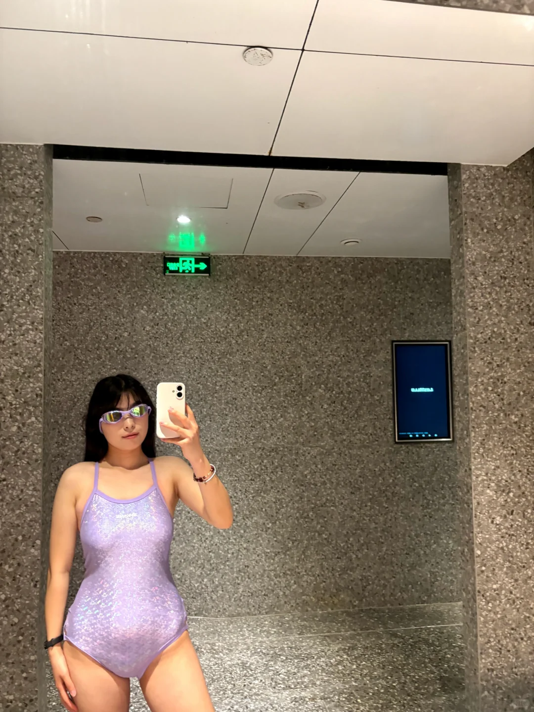 蛙泳女孩在泳池见～🏊‍♀️