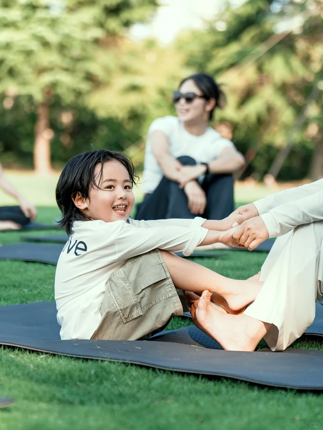 日落、草坪、瑜伽，与自然交朋友