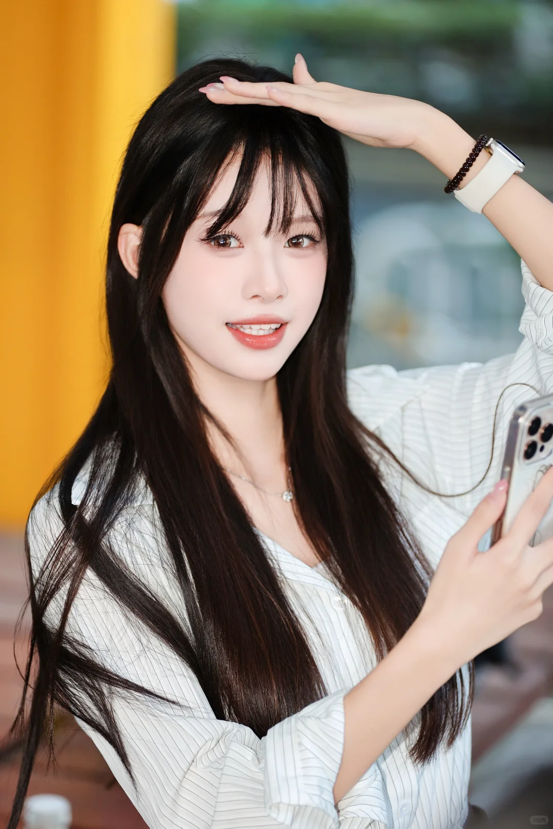 阳光正好，白色T恤与美少女的活力日常