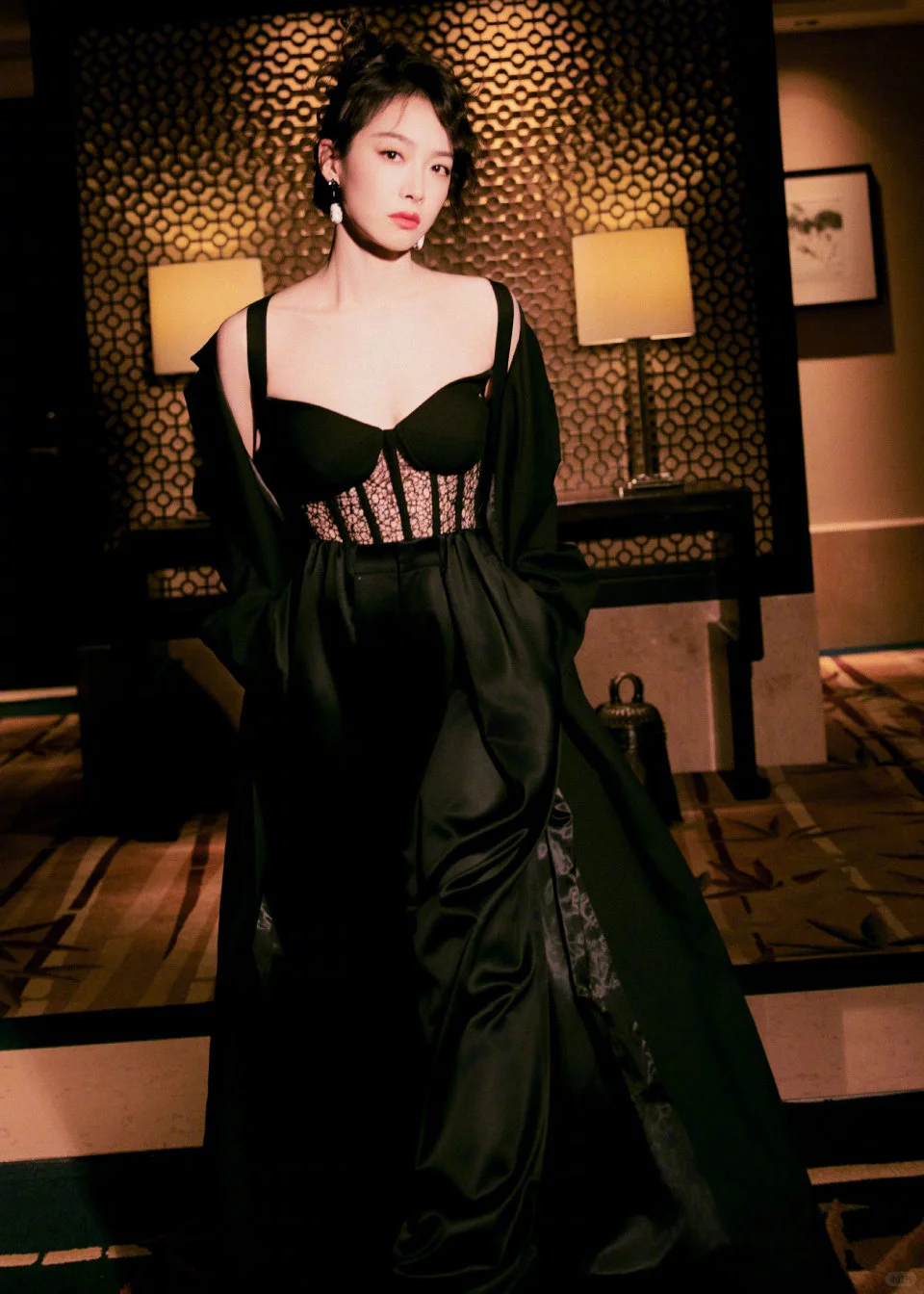 宋茜山河枕扫楼！全黑造型杀疯了🔥