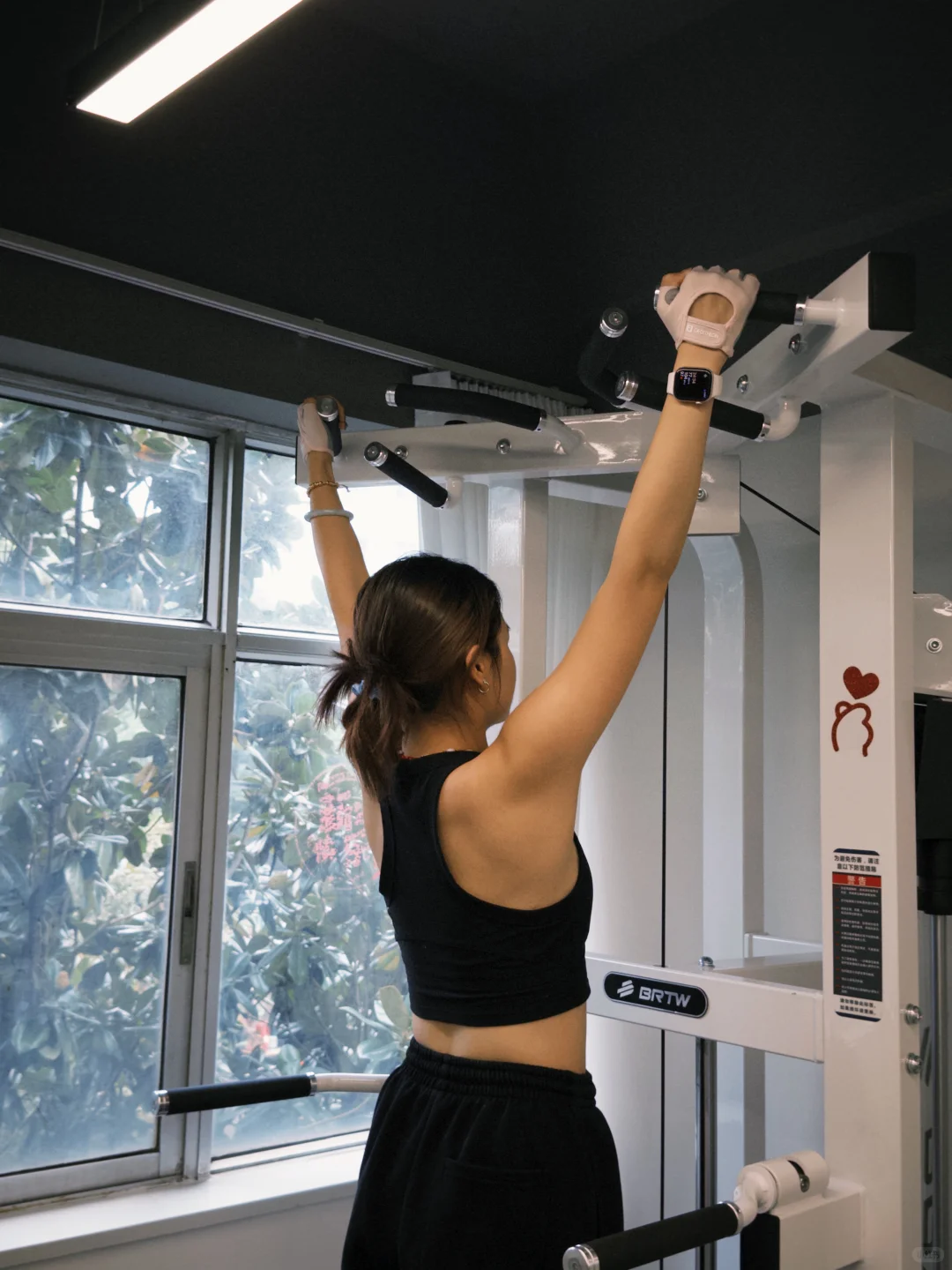 女孩子的肌肉线条