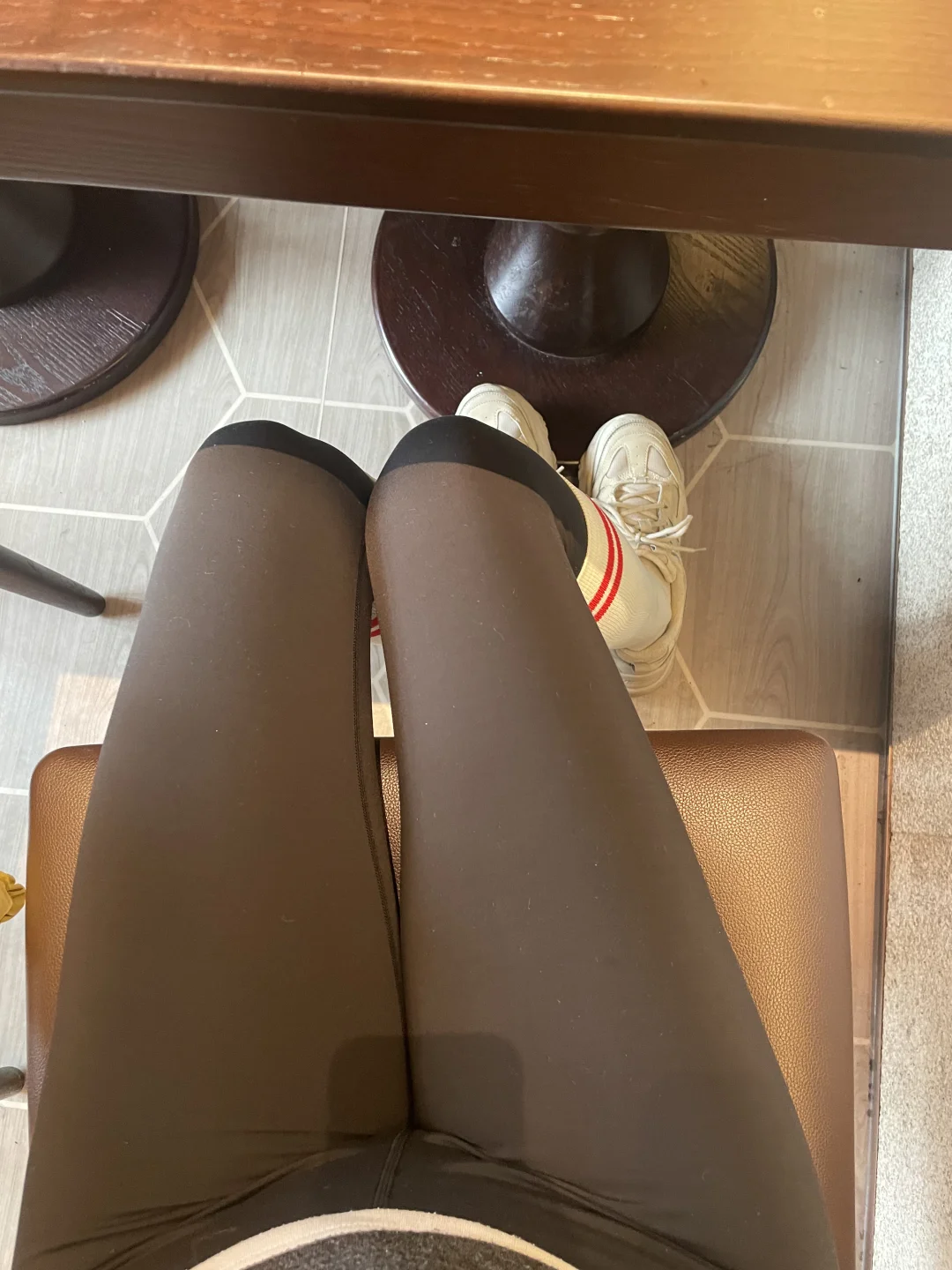 今天超酷的一双腿～～～