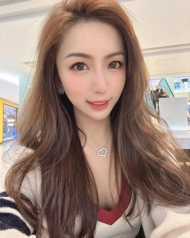 ins美女:五官精致的大长腿美女写真6