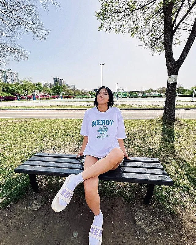 [ins美女]五官精致的大长腿女神模特写真