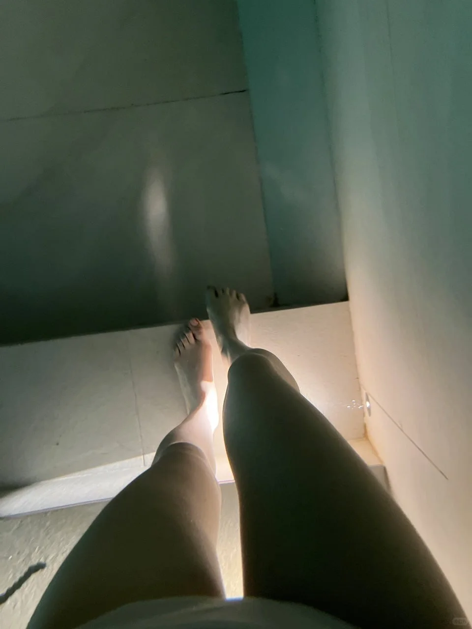 不穿丝袜的美腿是这样的