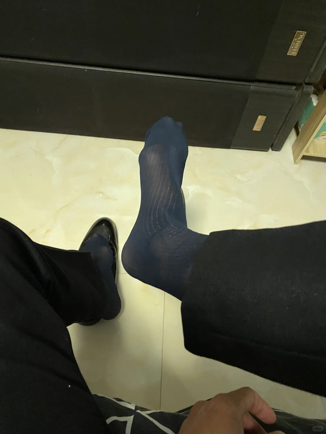 丝袜皮鞋，是这样拍吗？