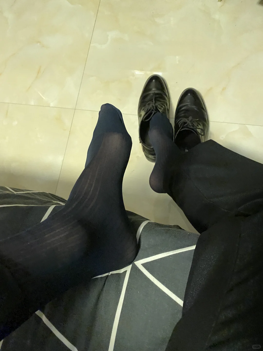 丝袜皮鞋，是这样拍吗？