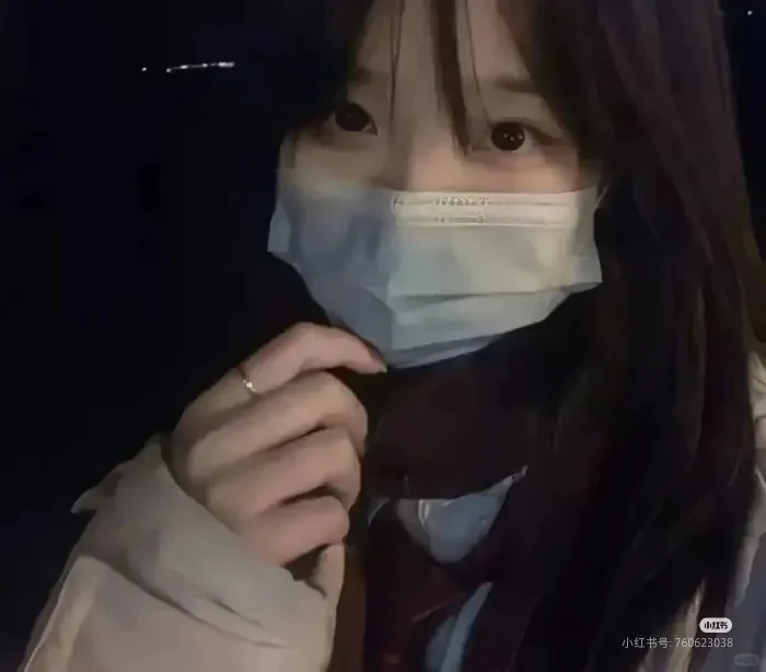 真人女头，拿图吱一声