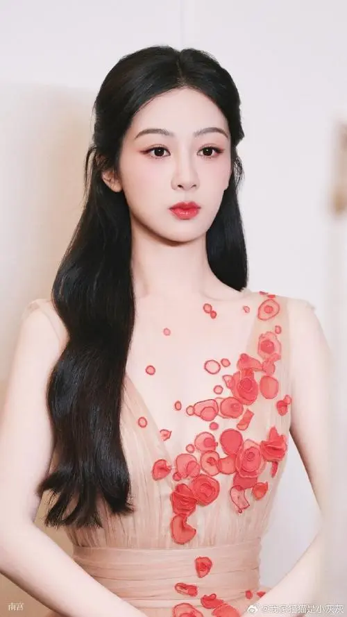 温婉佳人魅力四射