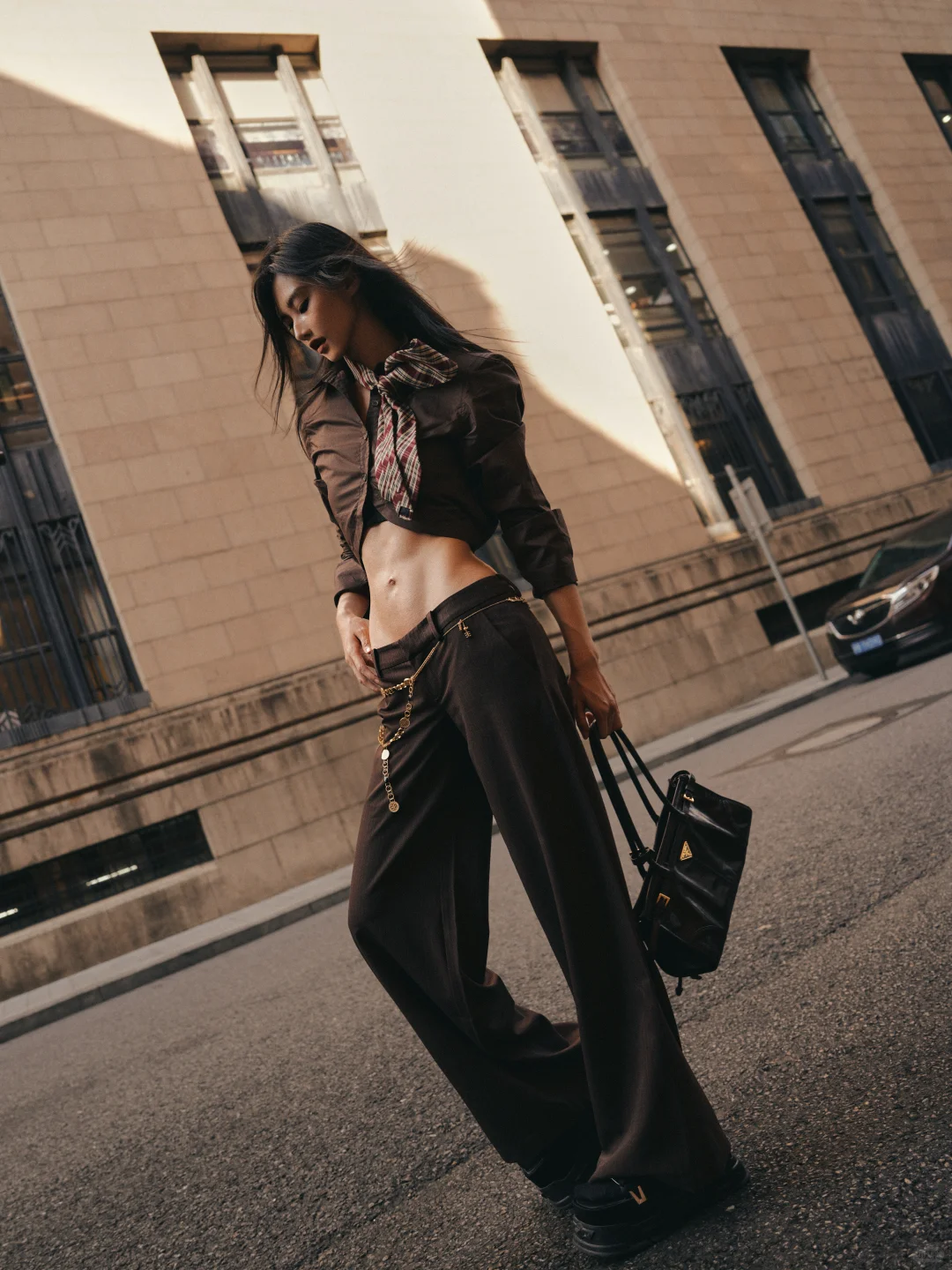 我会变成很会赚钱的女人，你也是。