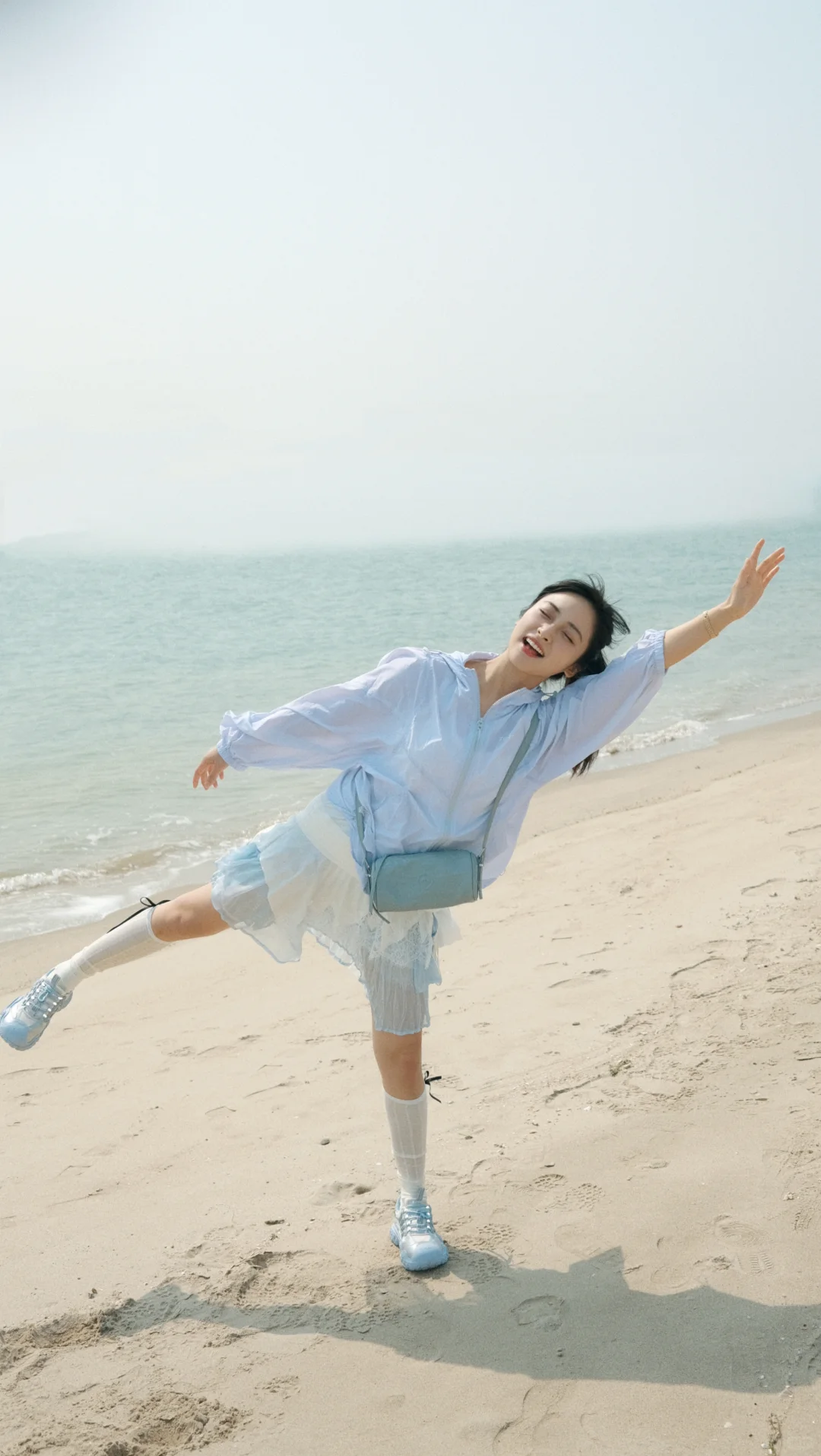 跟着沈月生命力拍照🌊蓝色系丑萌鞋上大分
