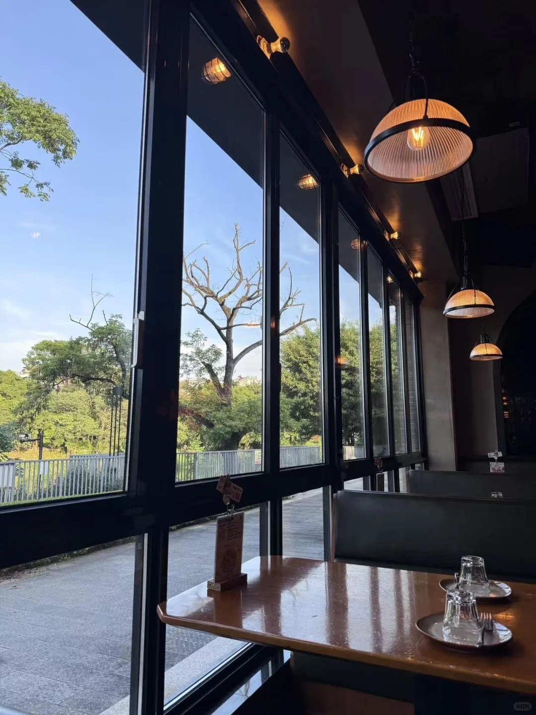 51岁阿姨，优雅自信，气质不减