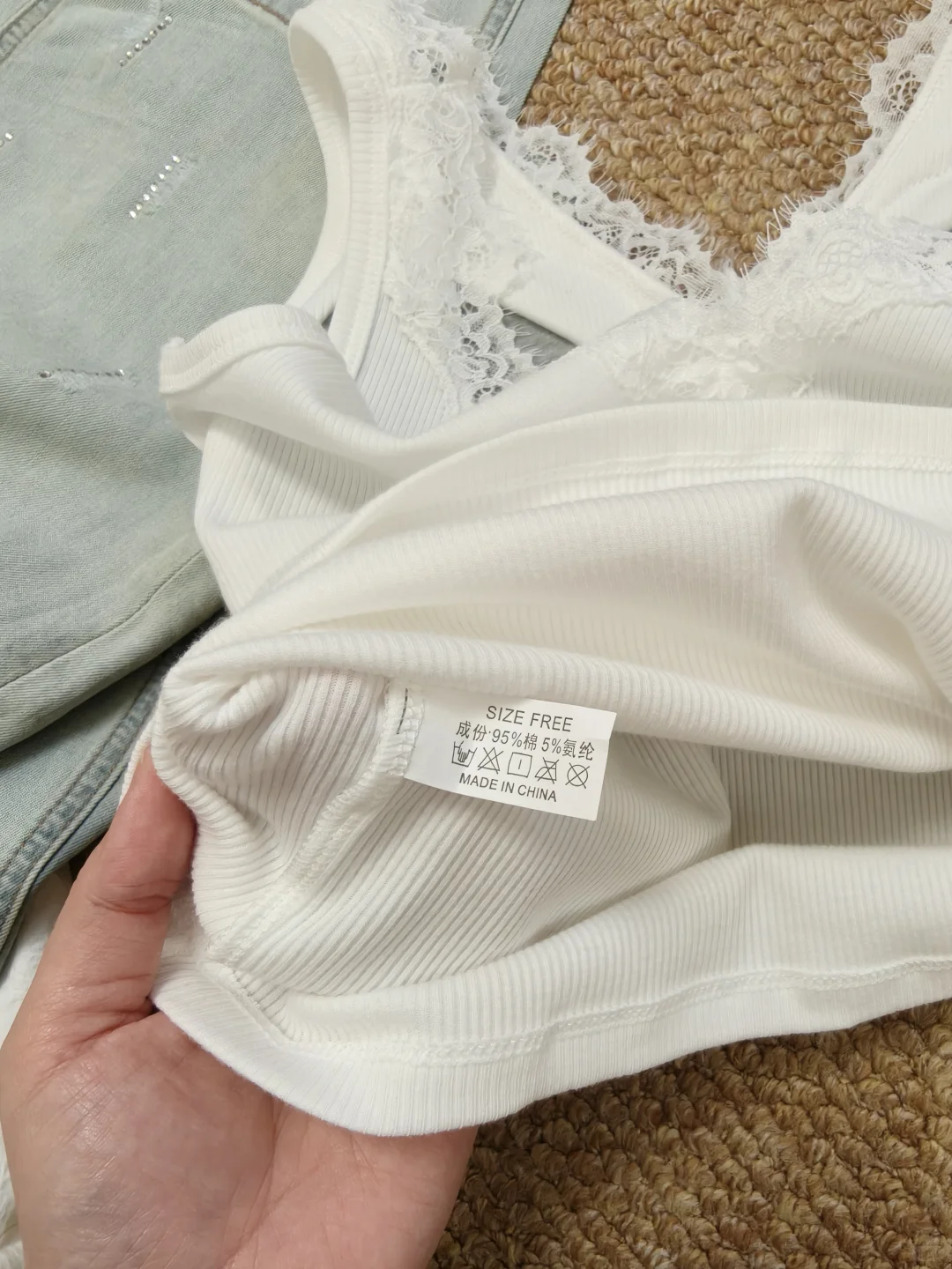 请大数据把这件蕾丝吊带推给会叠穿的女生！