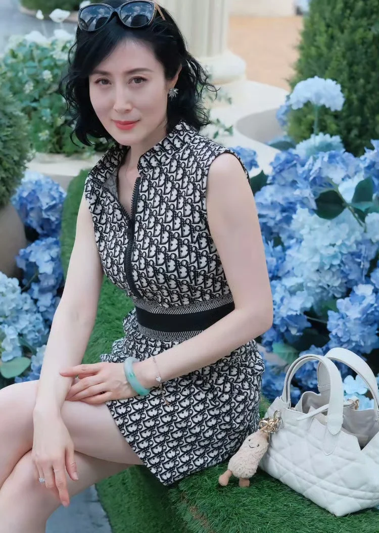 优雅自信的女人最美